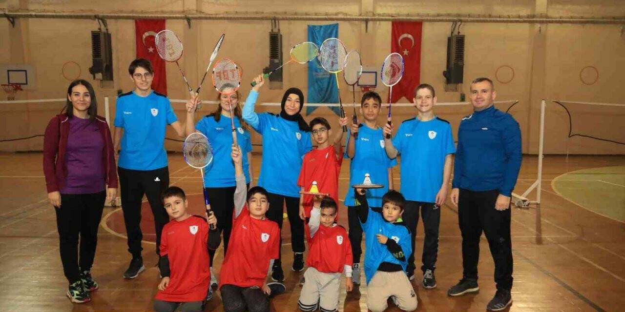 Pamukkale Belediye Spor Kulübü’nün engelli badminton takımı faaliyete geçti
