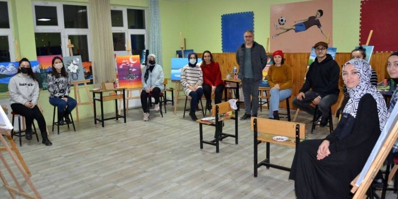 Halk eğitim kursları öğretmenleri ressam yaptı