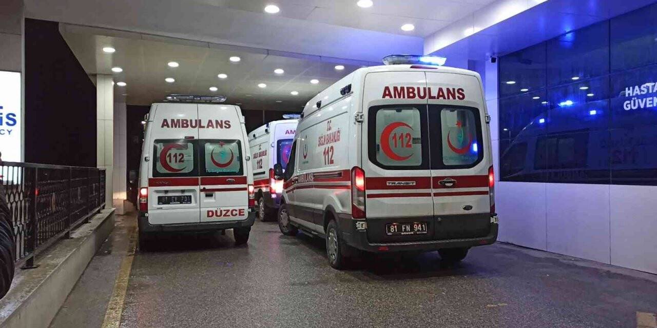 Alkol aldıkları sırada bıçaklandılar