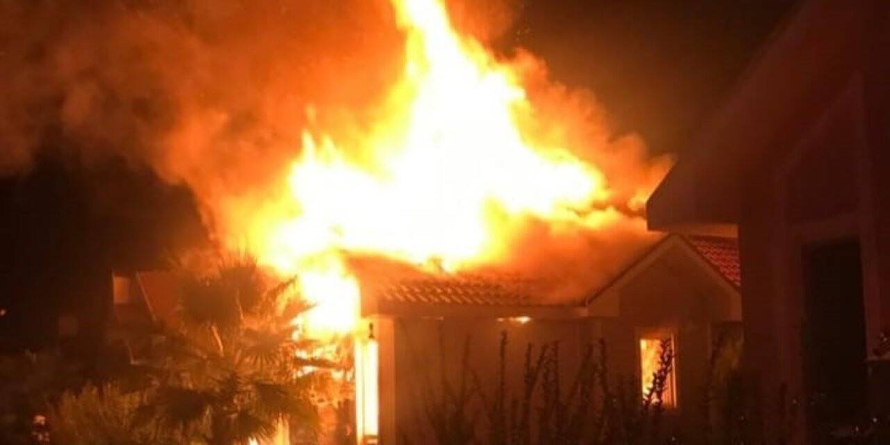 Didim’deki yangında bir ev kullanılmaz hale geldi