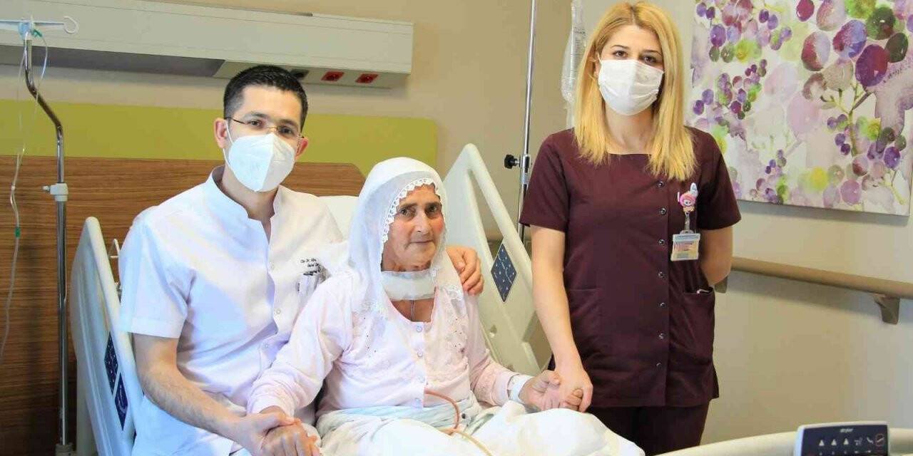 Guatr hastası iki kız kardeş, Fethi Sekin Şehir Hastanesindeki operasyonla sağlıklarına kavuştu