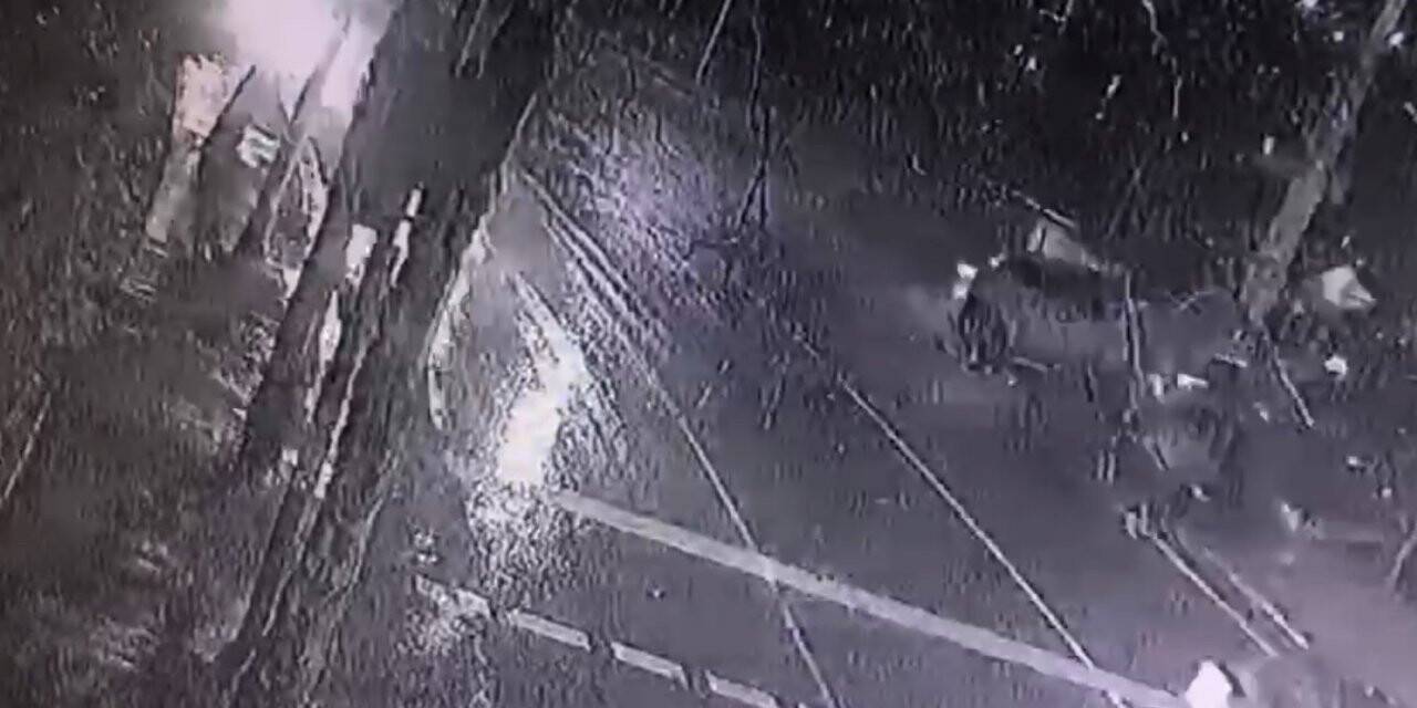 İstanbul’da feci kaza kamerada: Motor tamamen koptu, 1’i ağır 4 yaralı