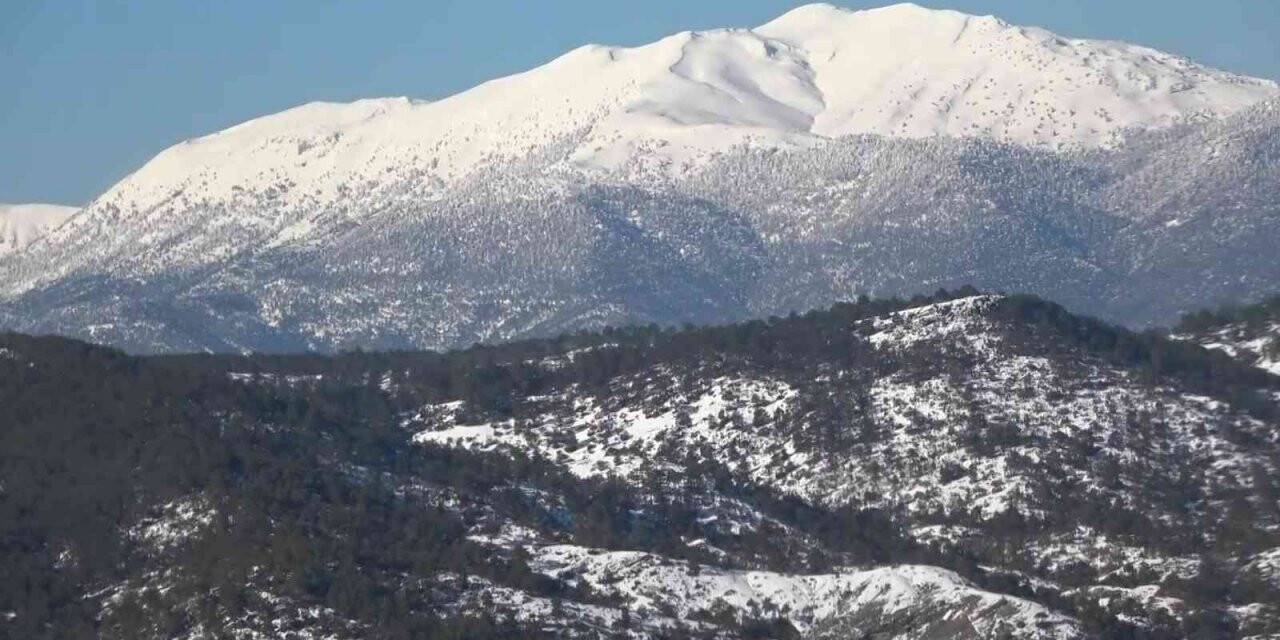 Denizli dağları beyaz gelinliğini giydi
