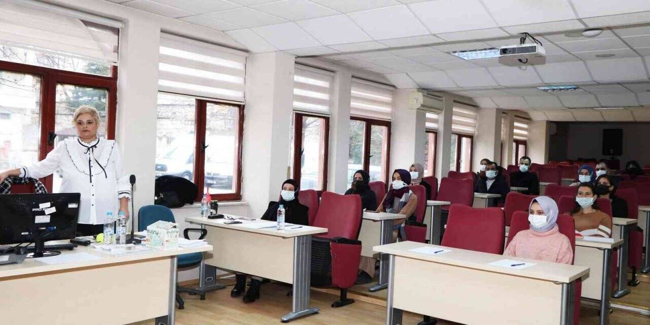 Kütahya’da ’Gebe Bilgilendirme Sınıfları ve Okulları’ndaki personele eğitim