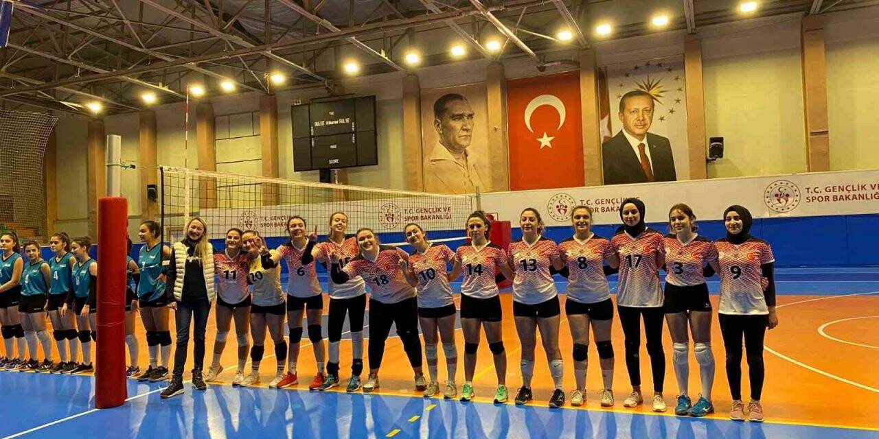 Genç Kızlar Voleybol Takımı Nevşehir İl Birincisi oldu