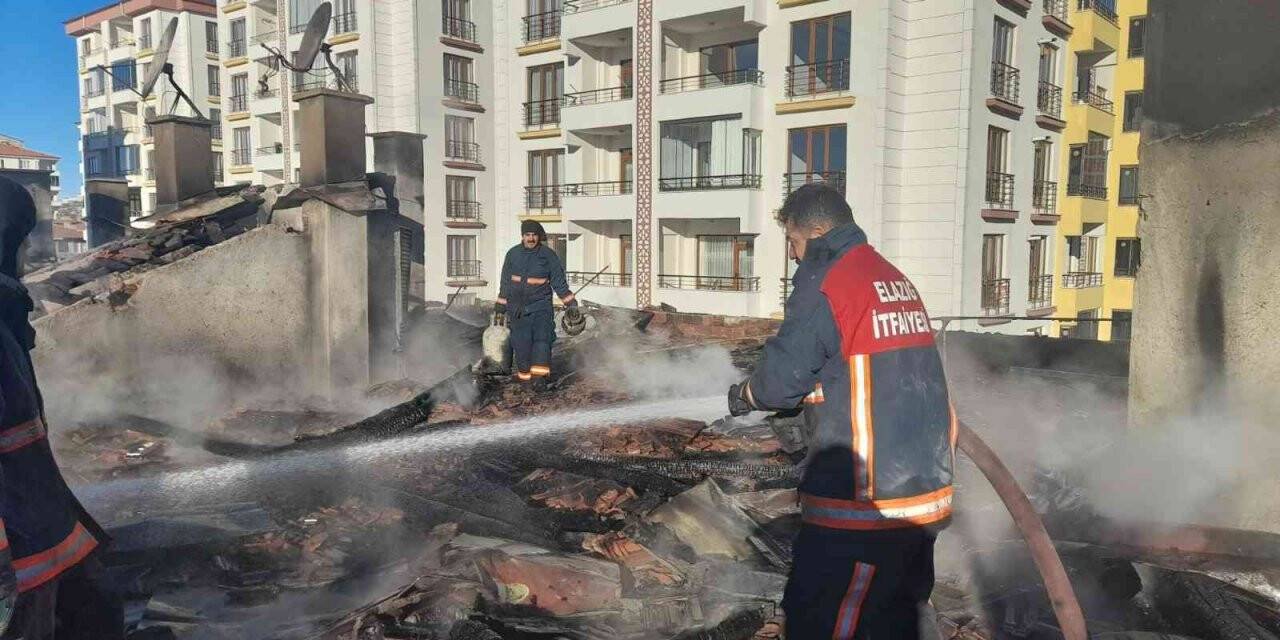 Elazığ’da korkutan yangın: Alevler geceyi gündüze çevirdi