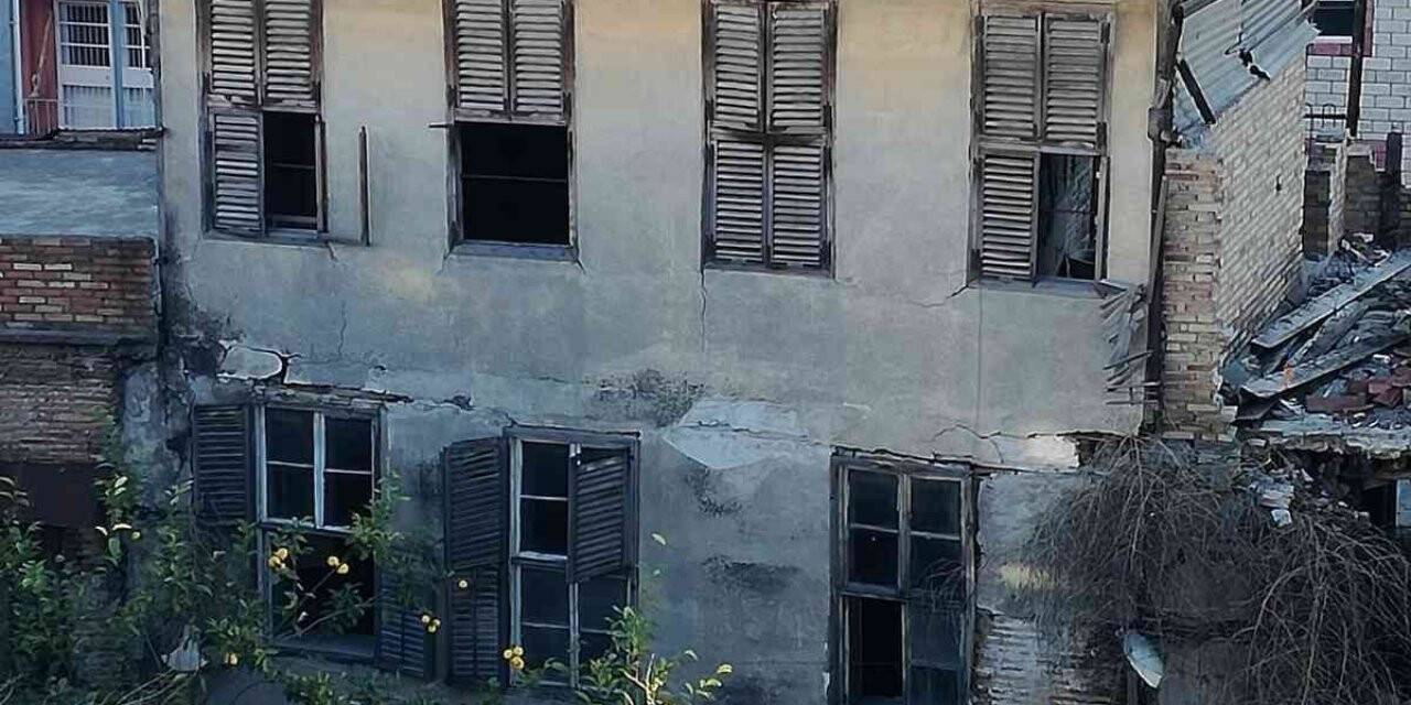 Hidayetoğlu Konağı yıkılma tehlikesinde