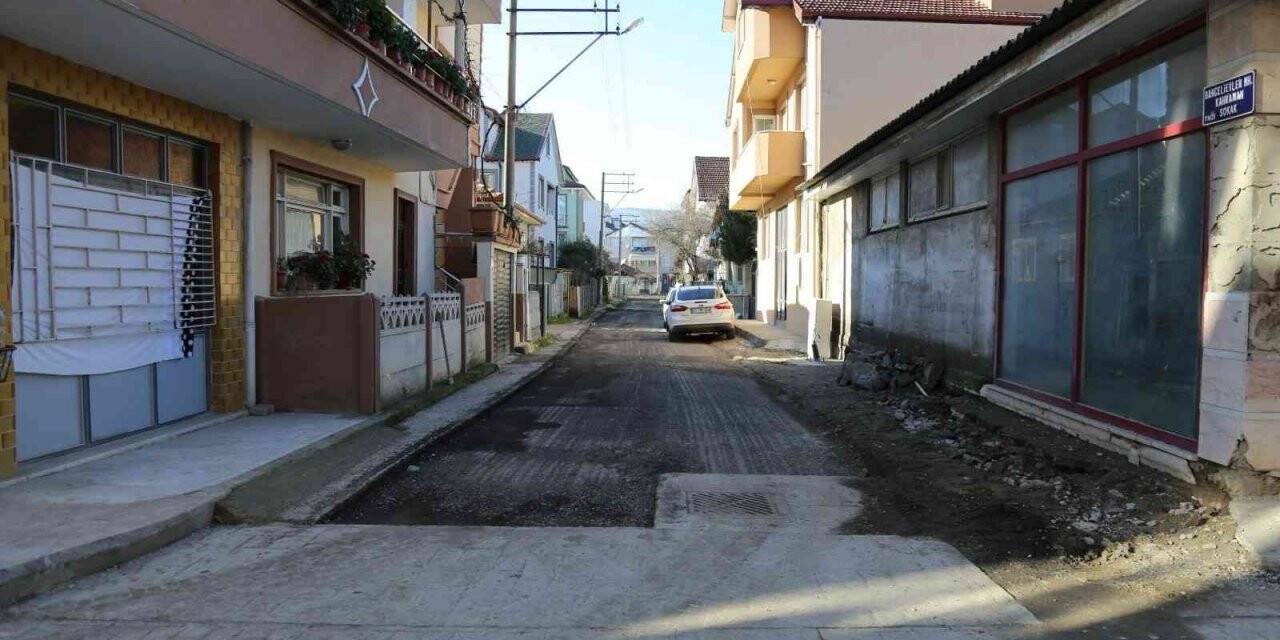 Serdivan’da asfalt mesaisi