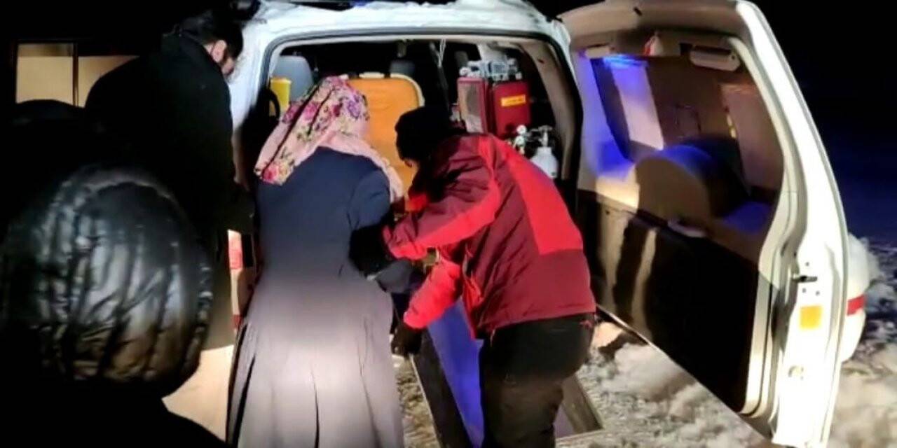 Hamile kadın 6 saatte hastaneye ulaştırıldı