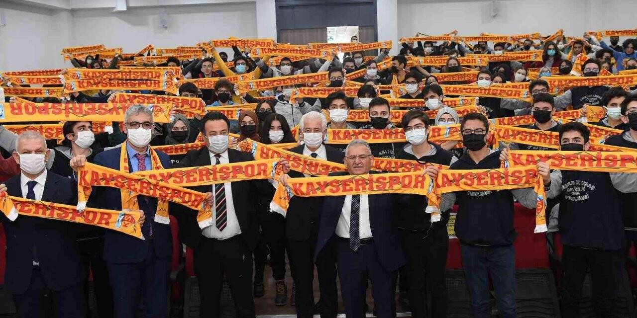 Başkan Büyükkılıç, ’Kariyer Günleri’ne Osman Ulubaş Fen Lisesi ile devam etti