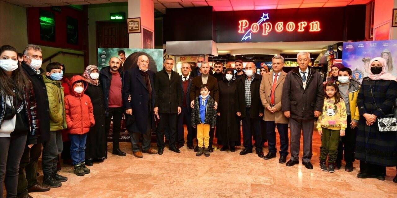 Başkan Çınar, ’Eren’ filmini şehit yakınları ve gazilerle birlikte izledi