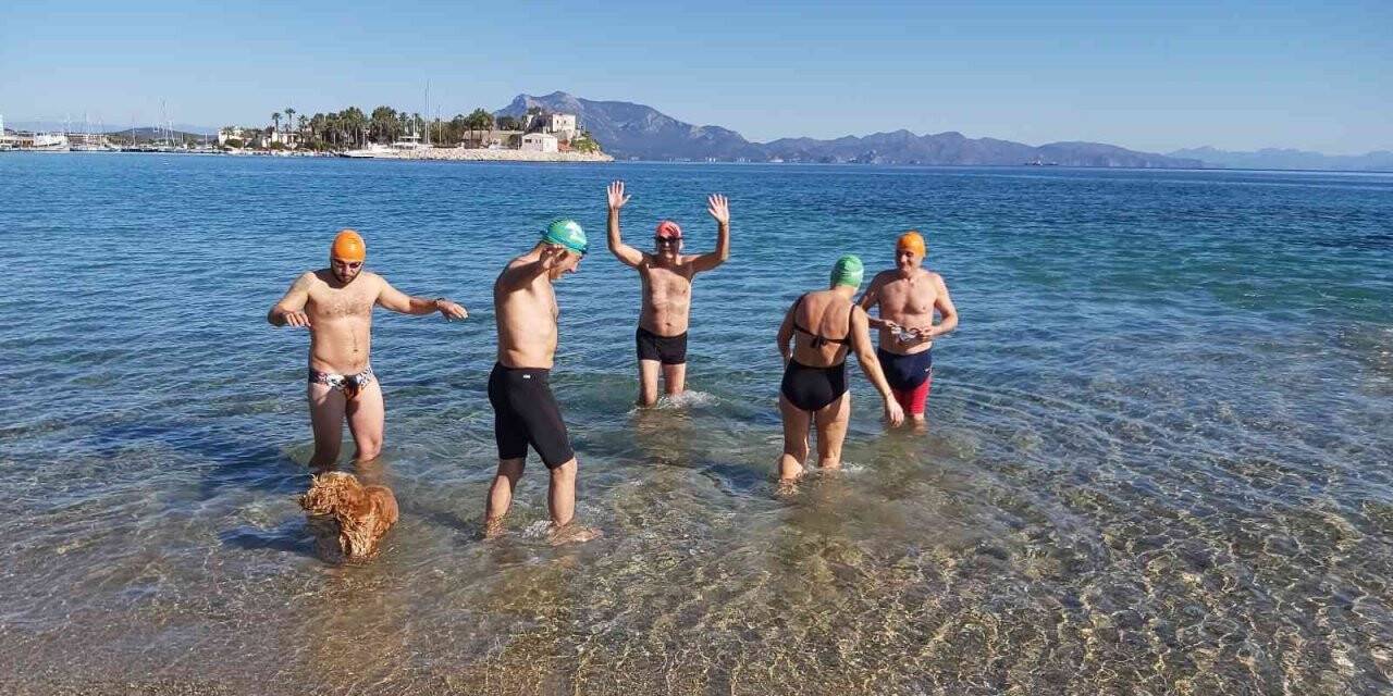 Datça Kış Yüzme Maratonu’na yüzerek davet ettiler