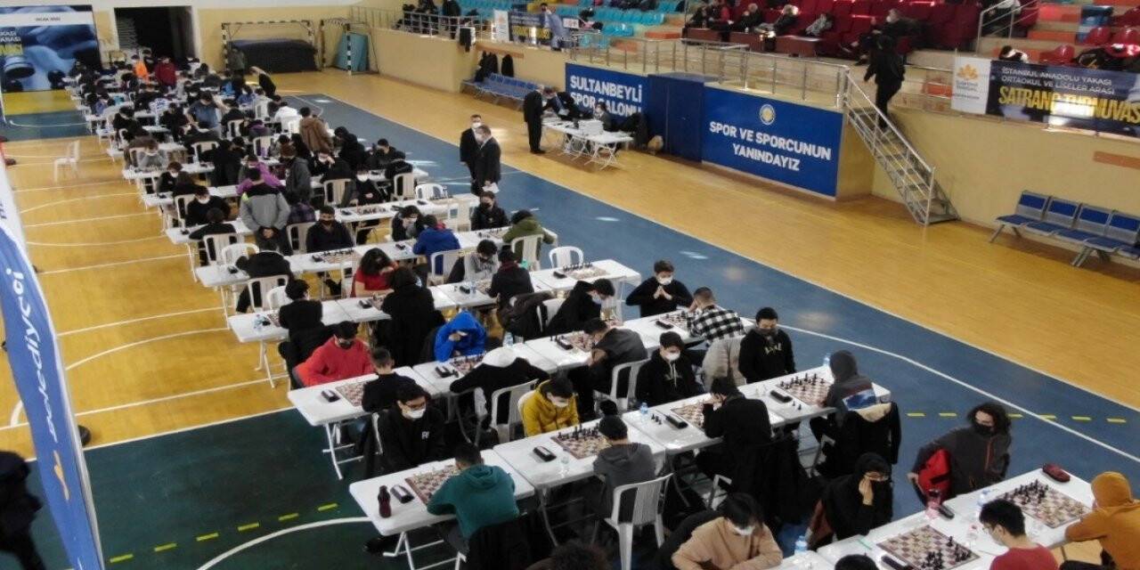 Binden fazla sporcunun katıldığı satranç turnuvası Sultanbeyli’de başladı