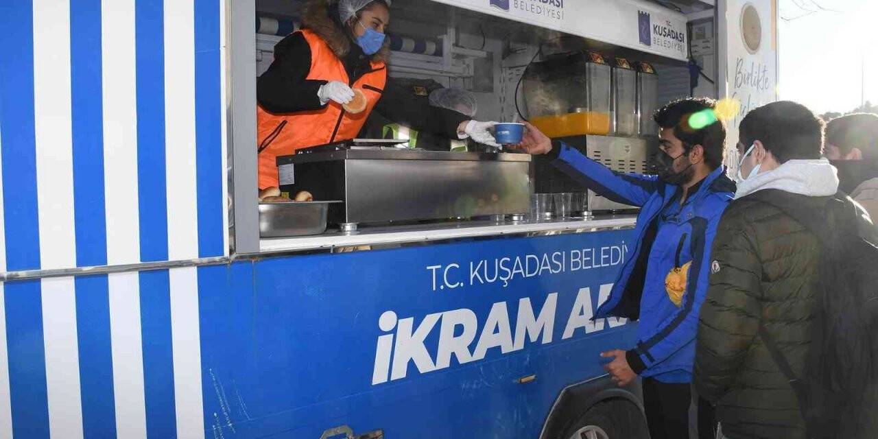 Üniversite öğrencilerinin sabah kahvaltısı Kuşadası Belediyesi’nden