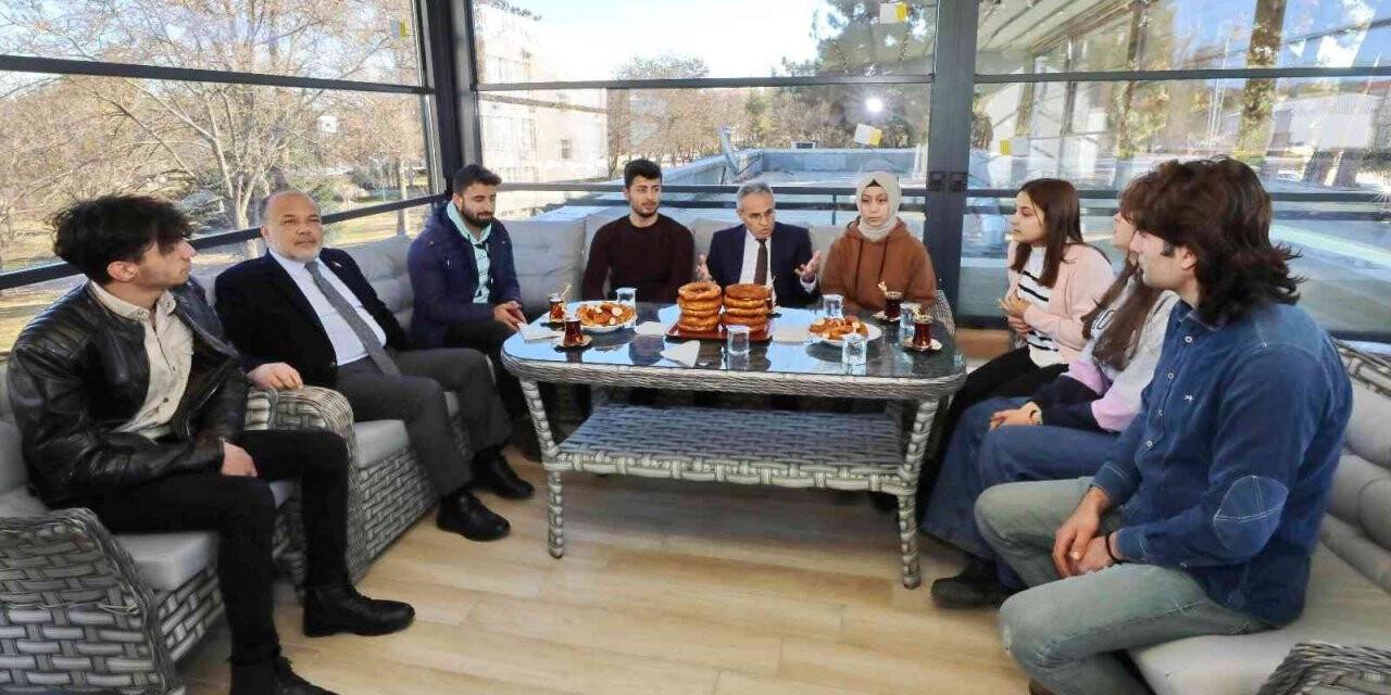 Milletvekili Yavuz GAÜN Genç Ofiste öğrencilerle bir araya geldi