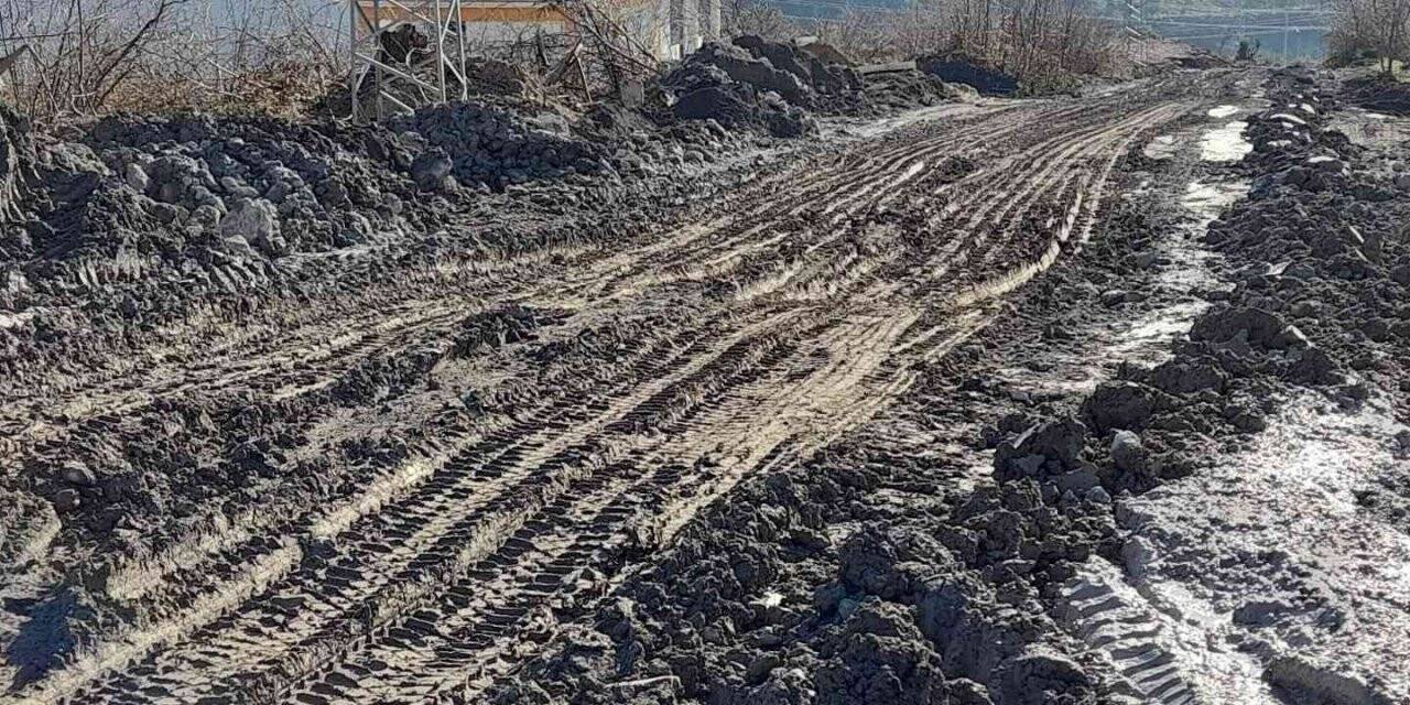 Bozuk olan OSB yolu için tepki gösterdiler