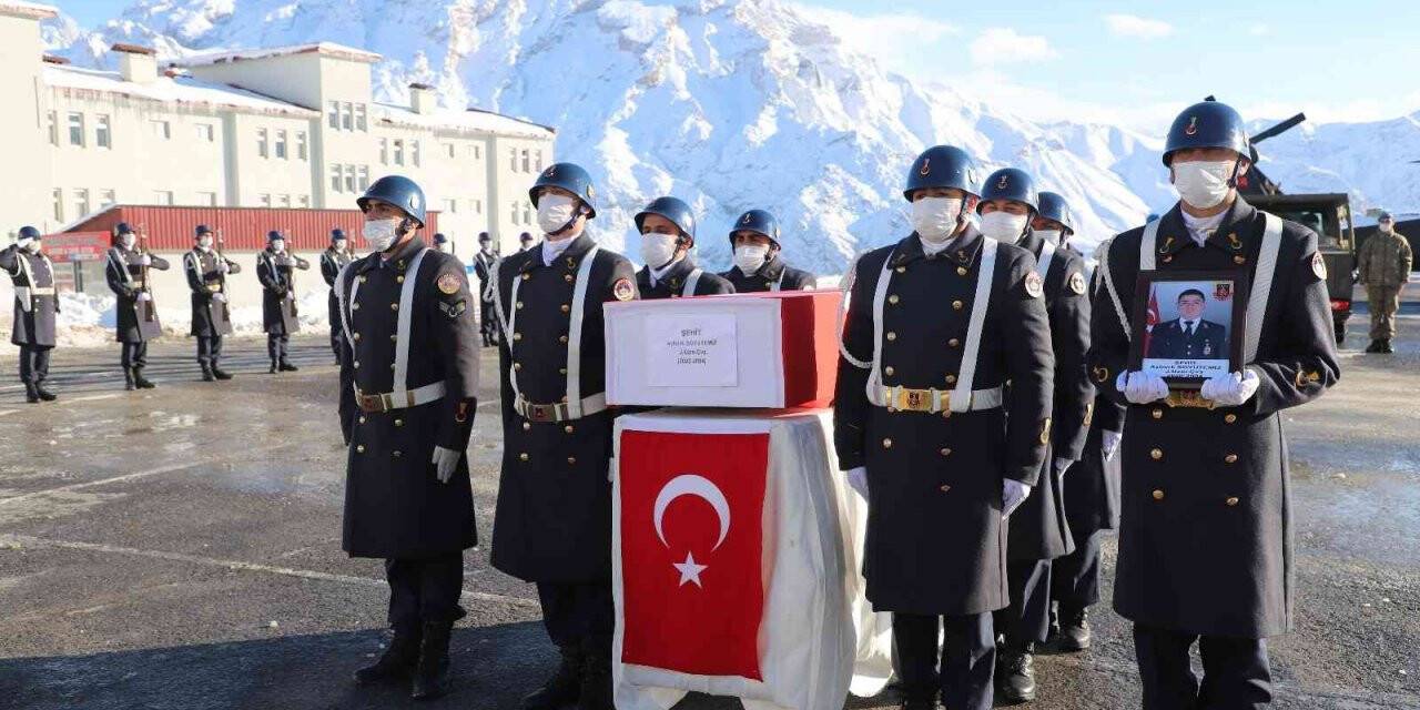 Köylülerin cenazesini almak için seferber olduğu asker memleketine uğurlandı