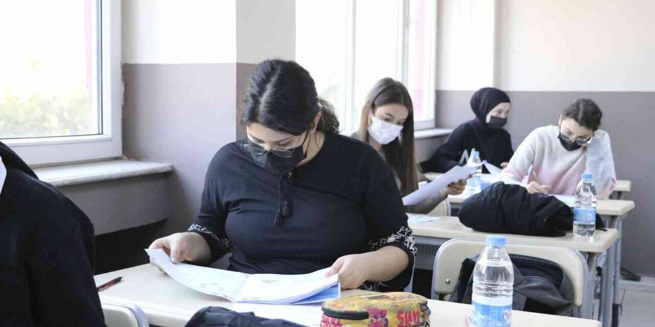 Aydın Büyükşehir Belediyesi öğrenciler için ücretsiz deneme sınavı düzenledi