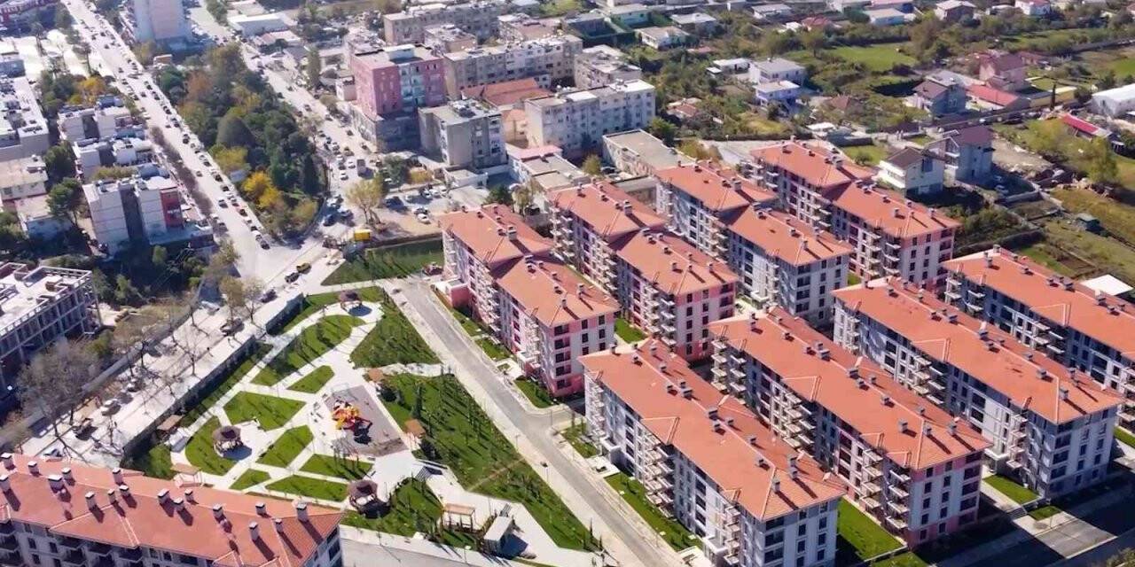 Bakan Kurum: “Arnavutluklu kardeşlerimizin yaralarını sarmak için seferberlik ruhu ile hareket ettik”