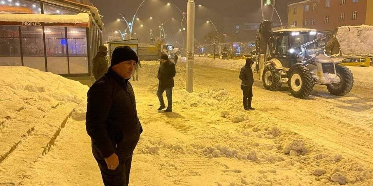 Çaldıran’da karla mücadele çalışması