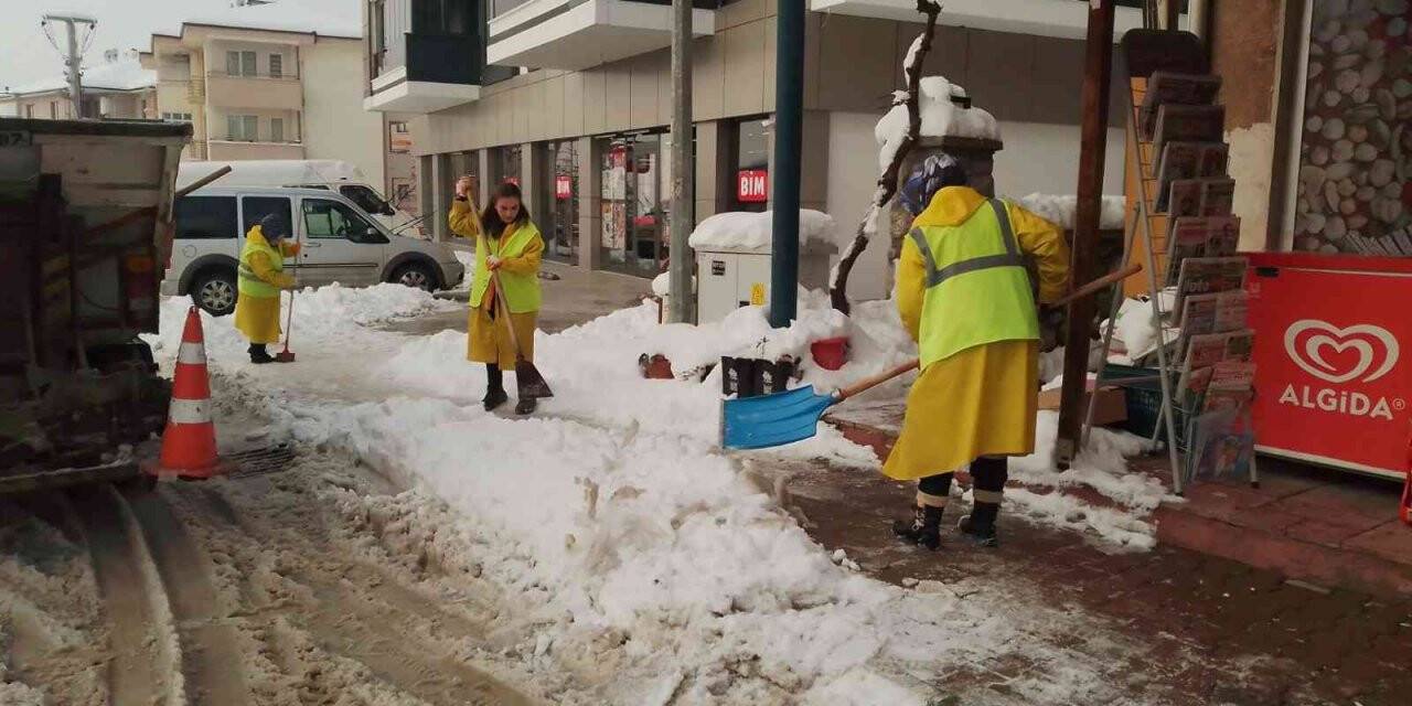 Safranbolu Belediyesi buzlanmaya karşı çalışmalarını sürdürüyor
