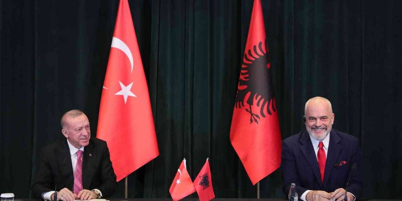 Cumhurbaşkanı Erdoğan: “Dost ve kardeş ülke Arnavutluk’ta FETÖ’nün halen faaliyet alanı bulabilmesi evlatlarını şehit veren milletimizi derinden yaralamaktadır”