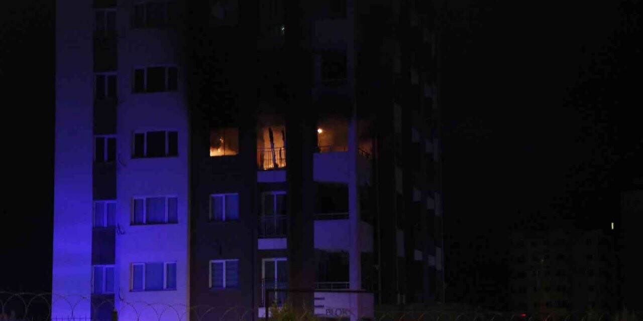 Elektrik kontağından çıkan yangın evi küle çevirdi
