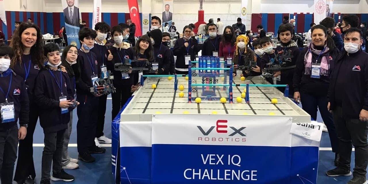 Tarsus Kadın ve Çocuk Bilim, Teknoloji Atölyesi öğrencilerine Enerji Ödülü