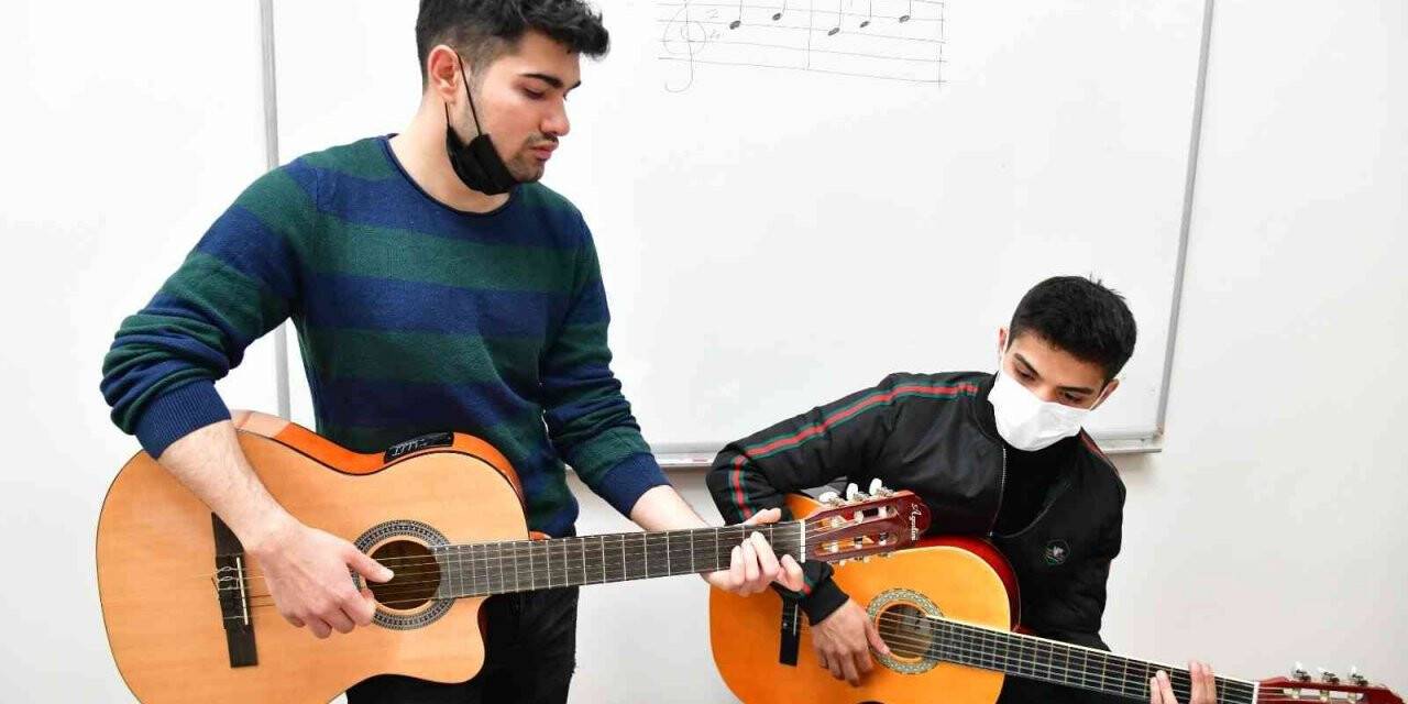 Musiki Muallim Mektebi’ne yoğun ilgi
