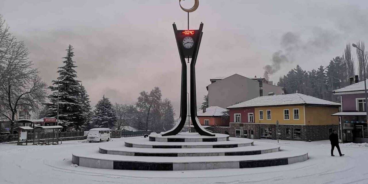 Çameli’de yoğun kar yağışı etkisini sürdürüyor