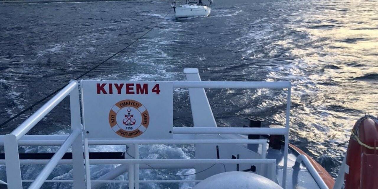 Hayırsızada’da karaya oturan tekne, bot ile kurtarıldı