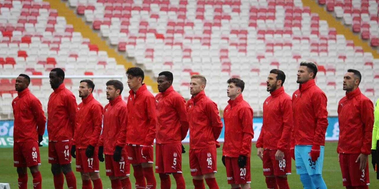 Sivasspor’da 3 futbolcu kart sınırında
