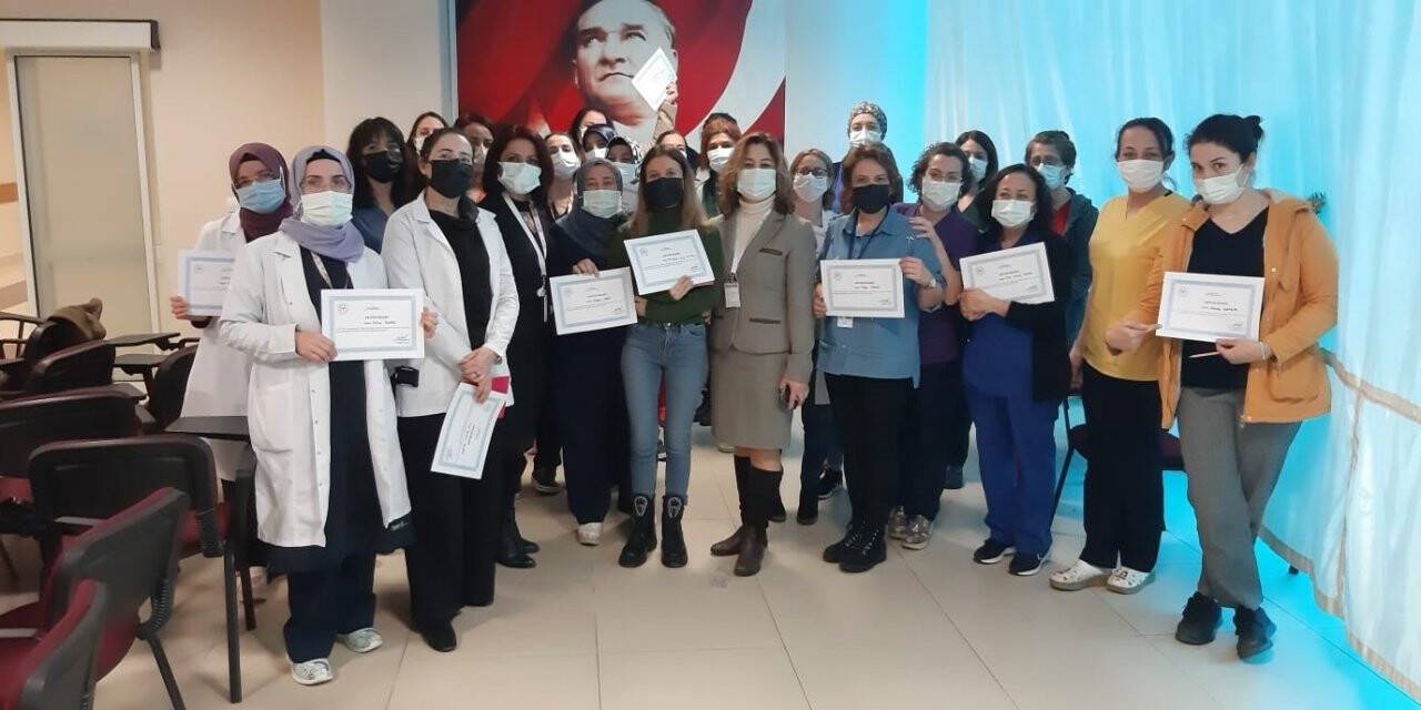 Nazilli’de 65 sağlık personeline anne sütü eğitimi verildi