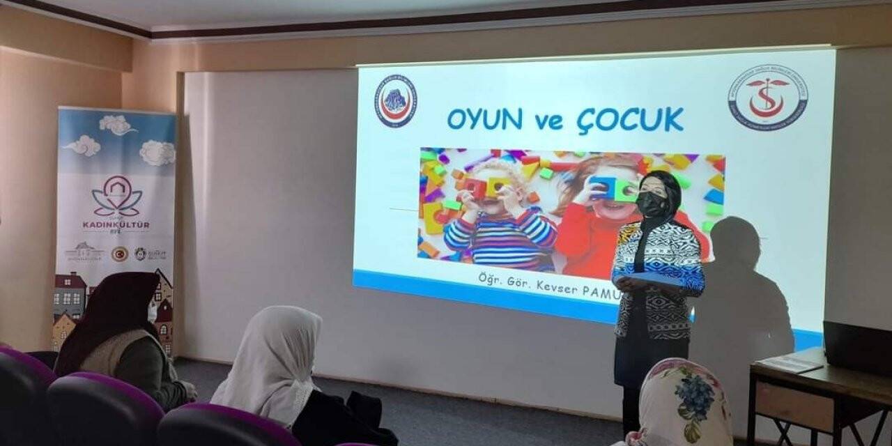 Kadınlara ‘Oyunun Çocuk Gelişimi Üzerine Etkisi’ anlatıldı