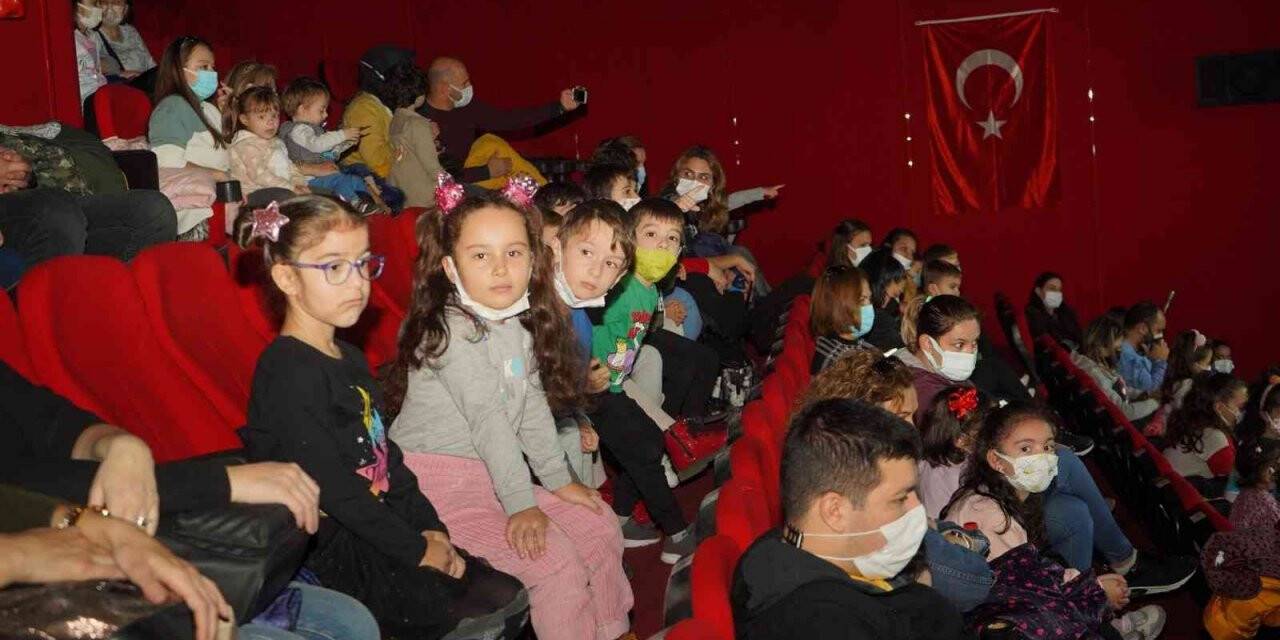 Ayvalık’ta öğrenciler sömestre tatilinde tiyatroya doyacak
