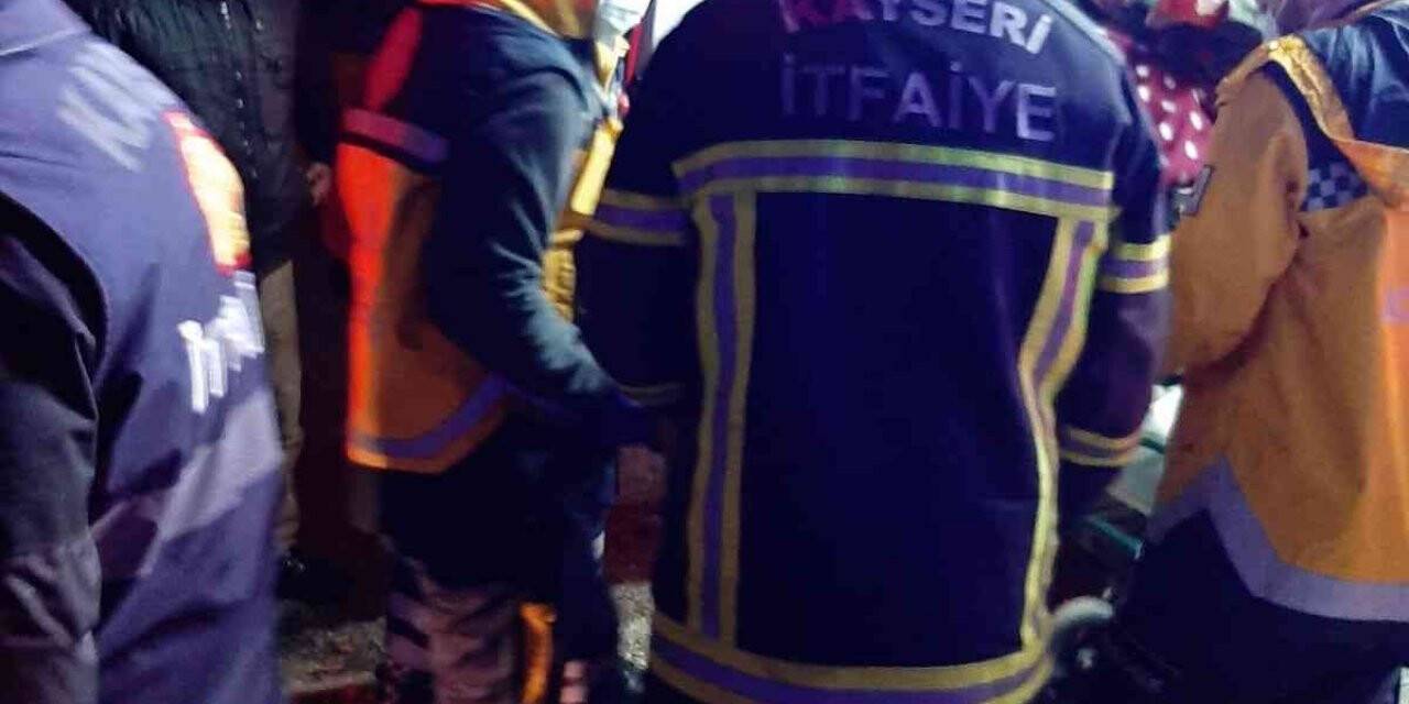 Büyükşehir İtfaiyesi, deprem bölgesinde yardıma koştu