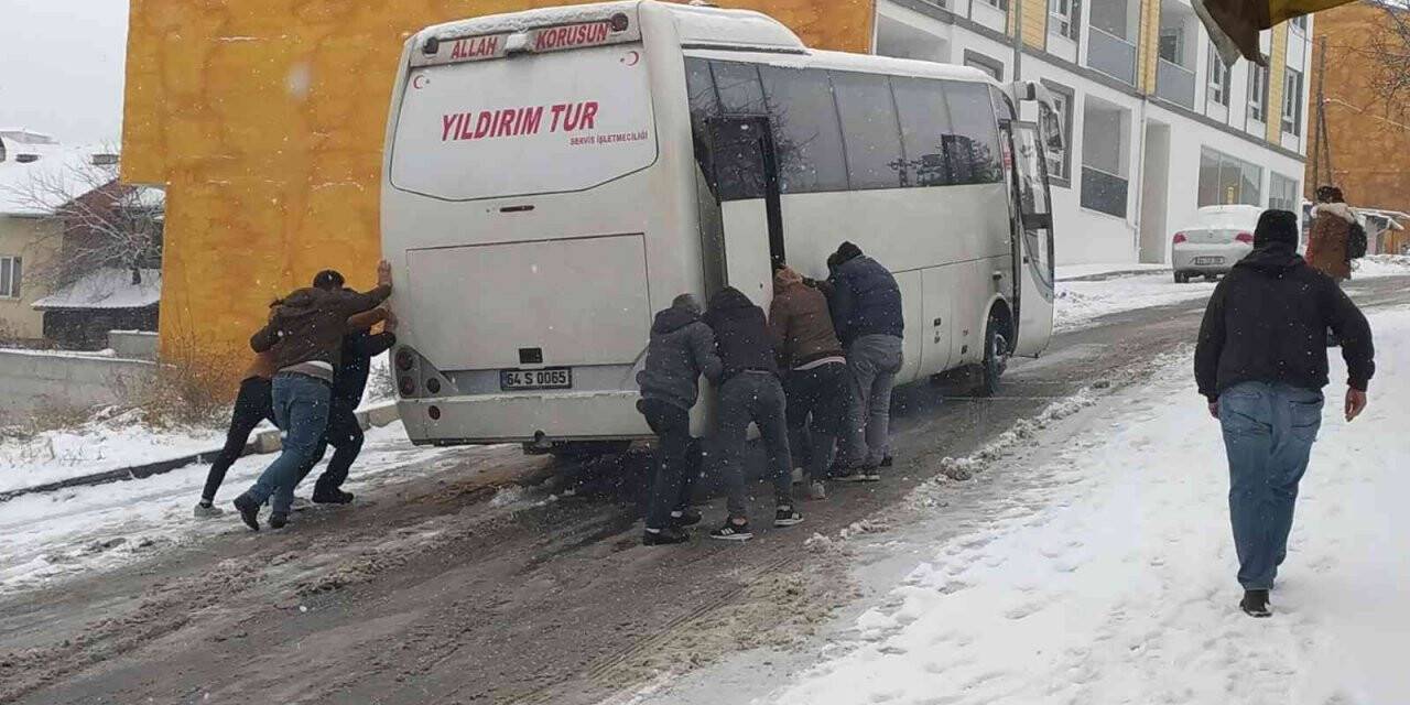 Uşak’ta kar yağışı hayatı olumsuz etkiledi