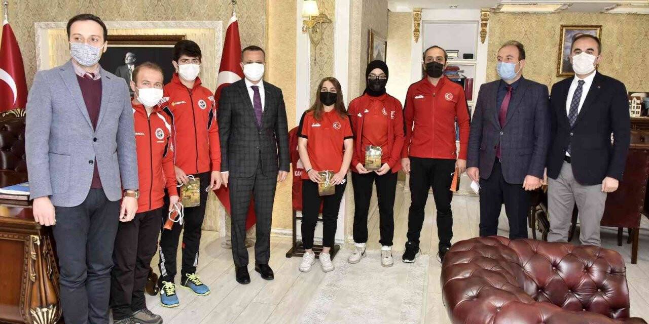Vali Taşbilek başarılı sporcuları ödüllendirdi