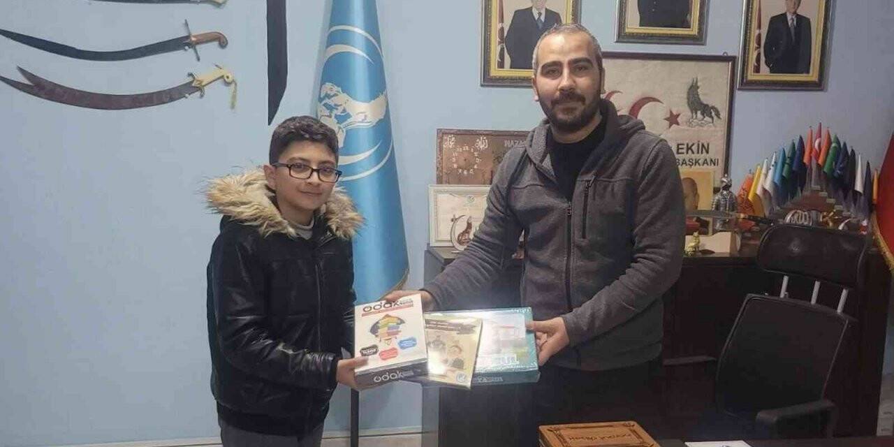 Siirt Ülkü Ocakları’ndan başarılı öğrenciye ödül