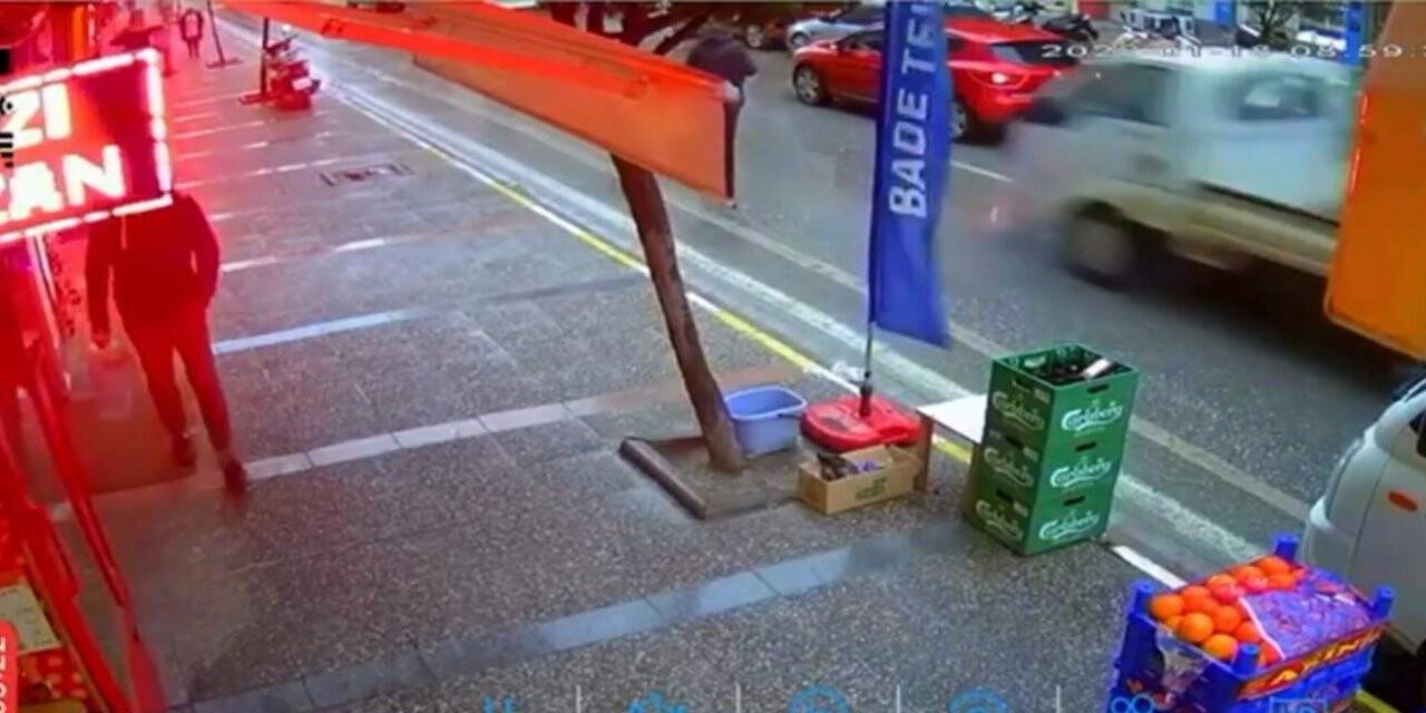 Kamyonet yayaya böyle çarptı