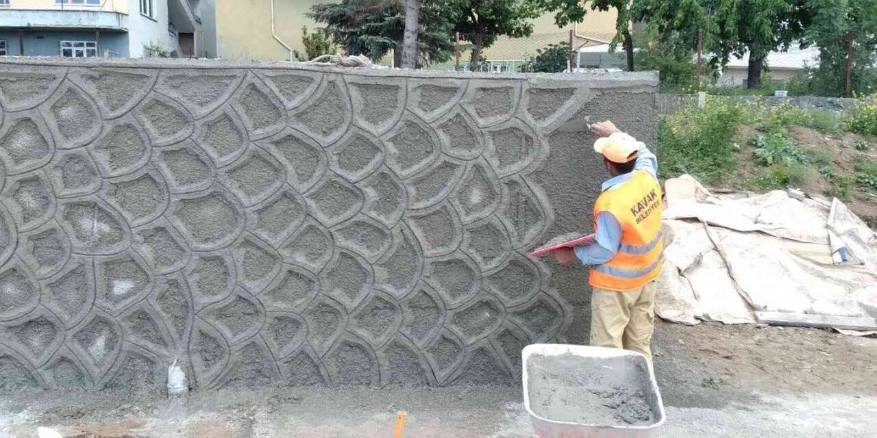 Sarıcaoğlu: “İlçemizi halkımıza yakışır bir hale getiriyoruz”