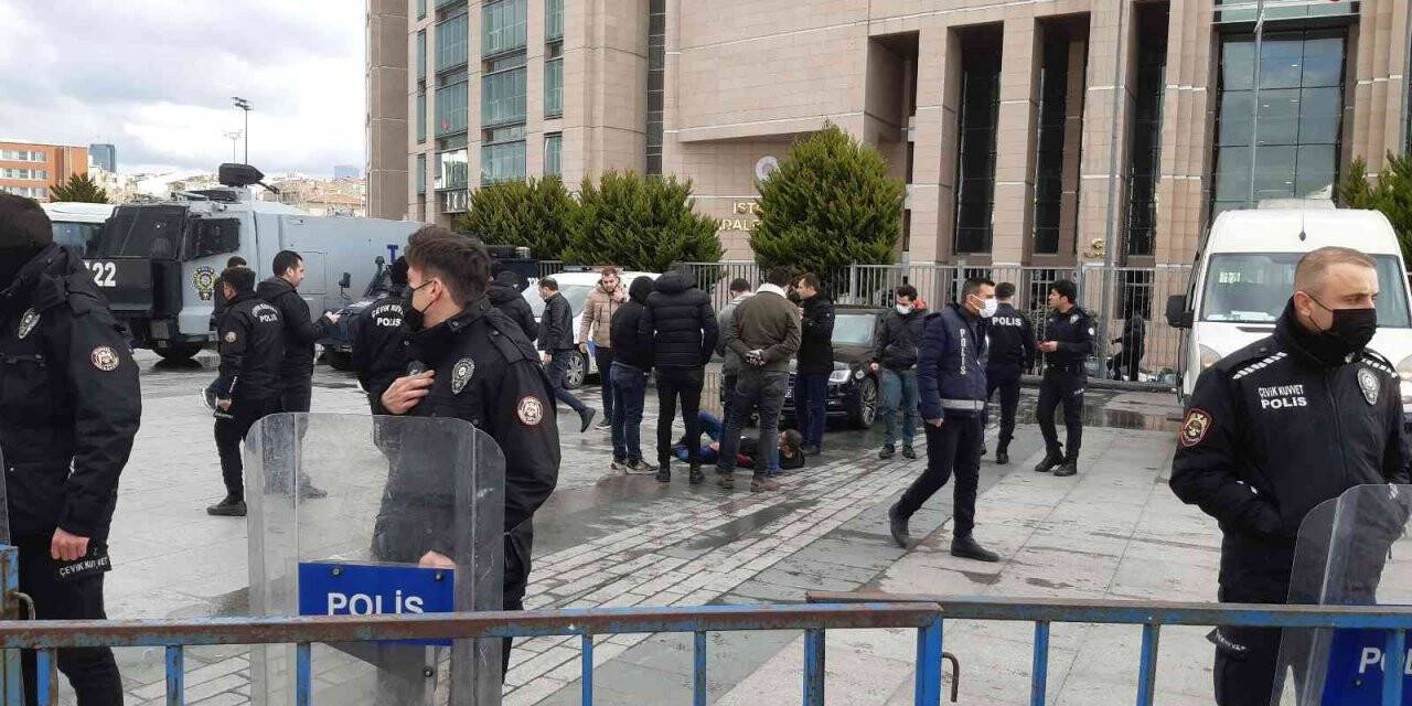 İstanbul Adliyesi önünde polise bıçaklı saldırı