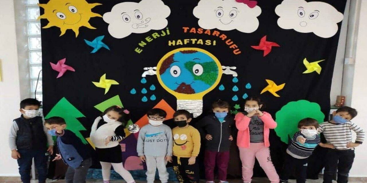 Minik öğrenciler “Çevreye Duyarlı Nesiller İçin” projesi kapsamında panolar hazırladı