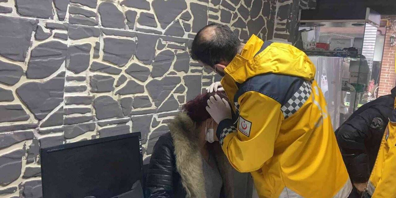 Fırtına nedeniyle çatıdan kopan sac 2 kadını yaraladı