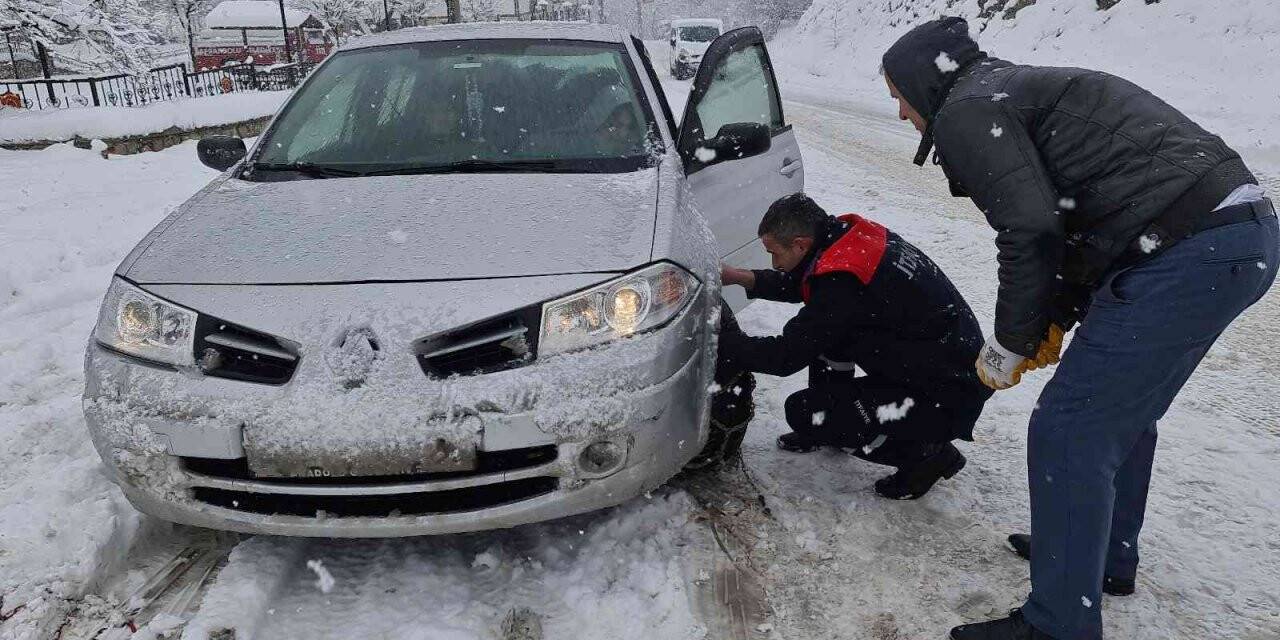 Karabük’te sürücülerin karla imtihanı