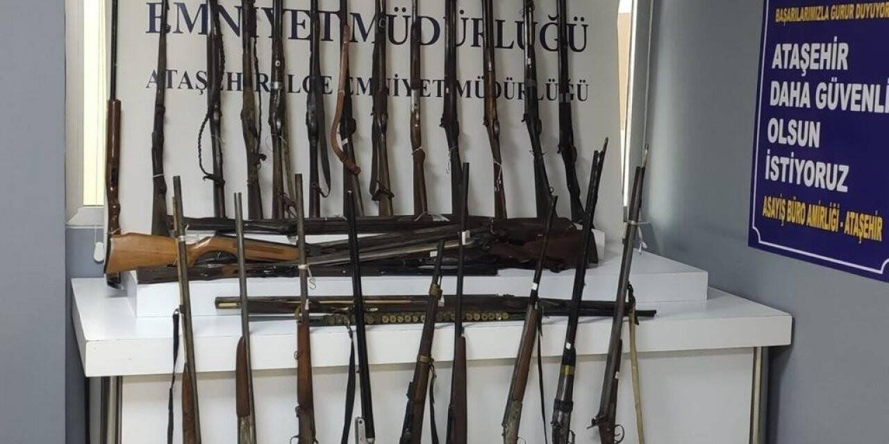 Ataşehir’de antika silah deposuna baskın: 35 tüfek ve tabanca ele geçirildi