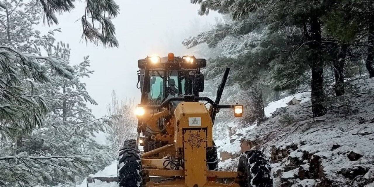 Büyükşehir’in karla mücadelesi sürüyor