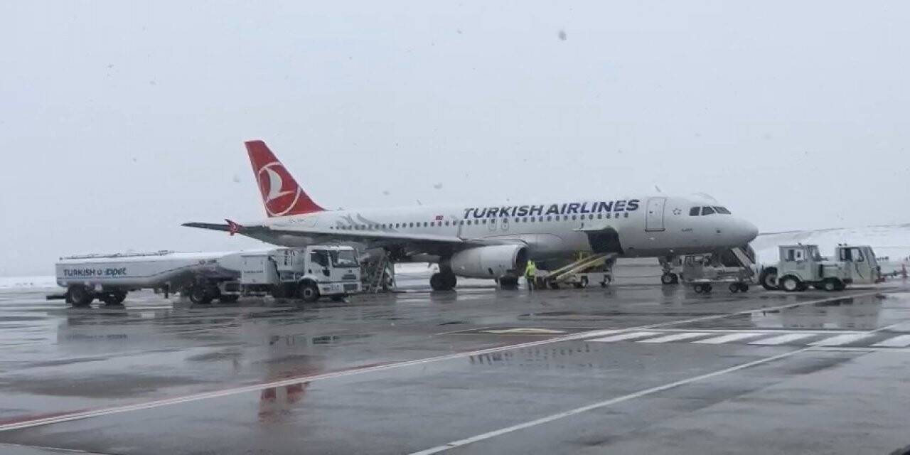 Adıyaman’da uçuşa kar engeli