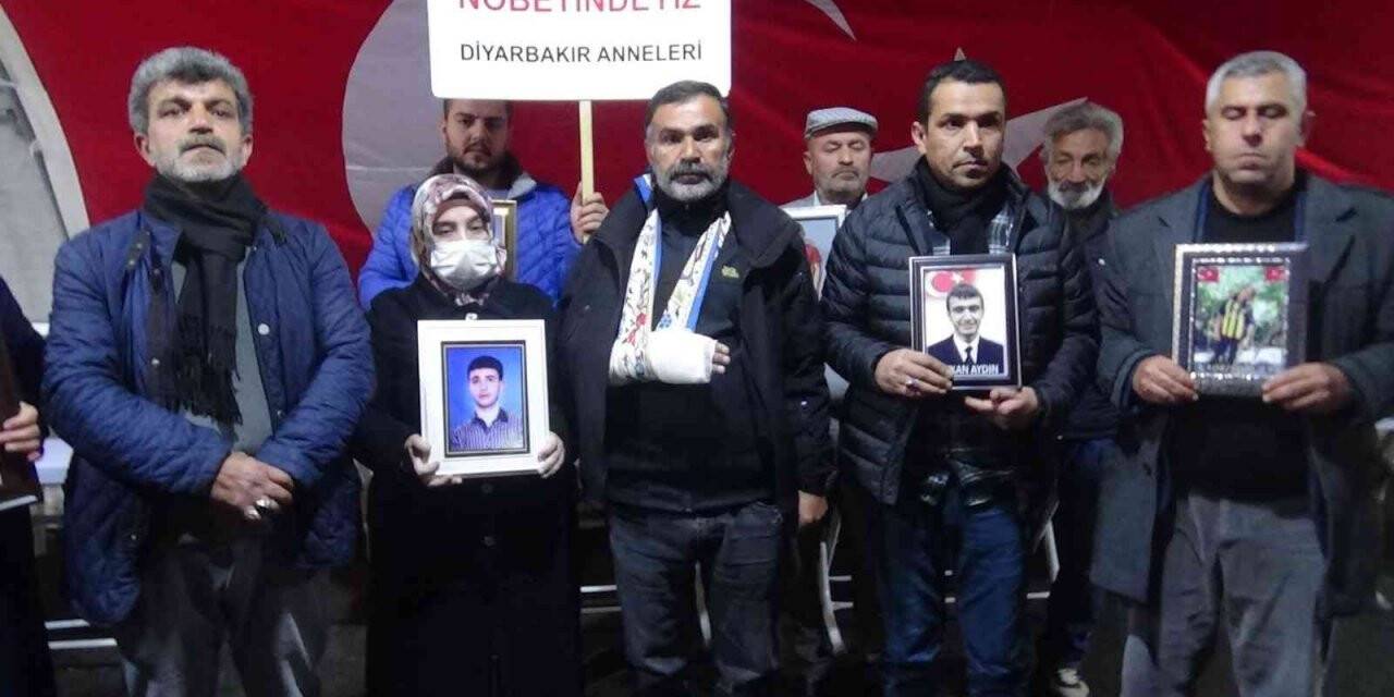 HDP önünde evlat nöbeti tutan ailelere saldırı iddiası
