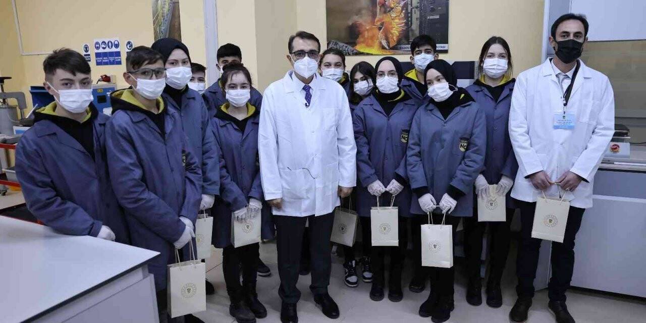 Bakan Dönmez’den gençlere "madencilik" dersi